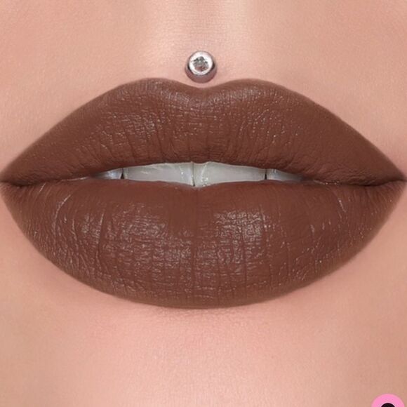 NIB Jeffree Star Dominatrix Velvet Trap Lipstick in Dominatrix - Picture 1 of 5